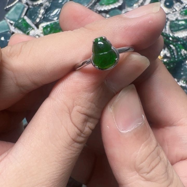 翡翠未镶嵌颈饰天然A货翡翠放漏
