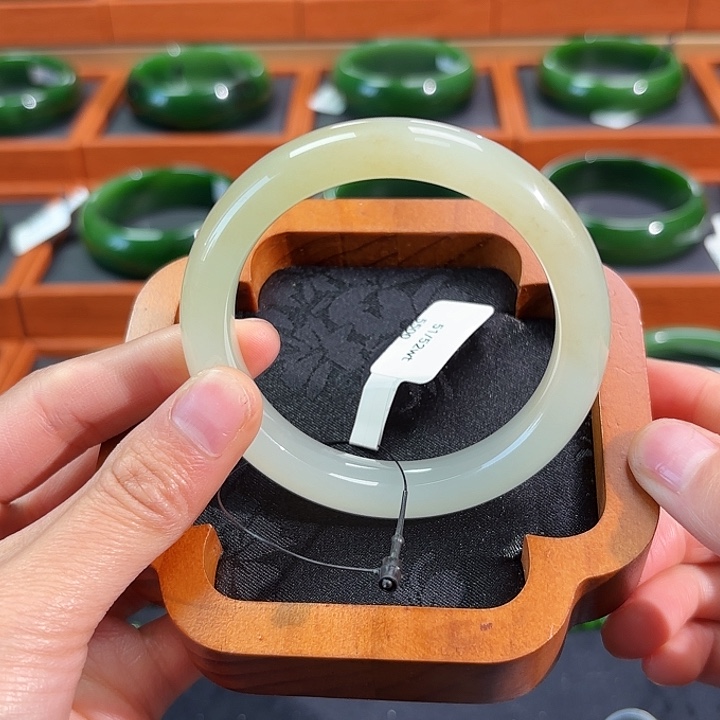 和田玉未镶嵌手镯54 55