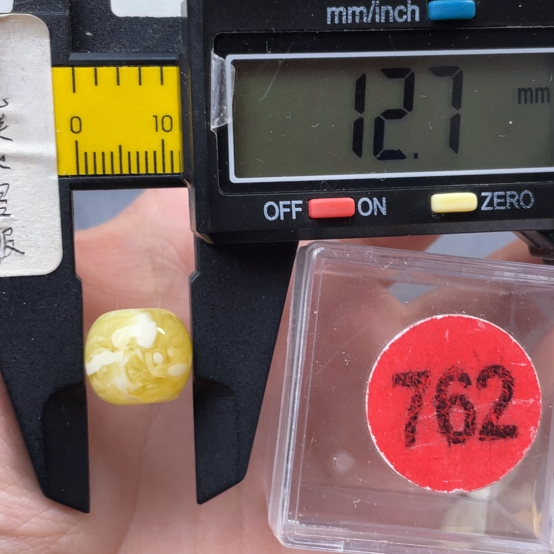 蜜蜡未镶嵌珠宝奇石