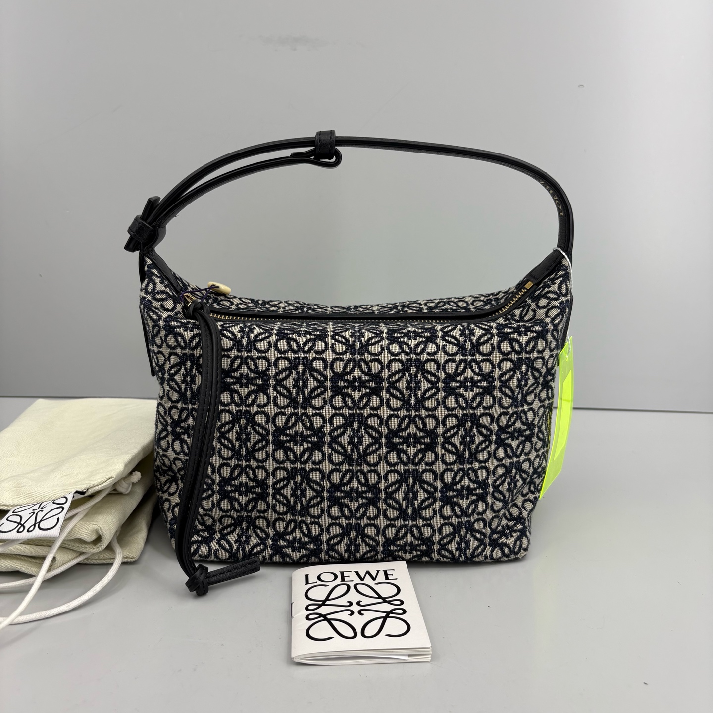 95新 LOEWE/罗意威 优选/Cubi小号蓝色织物拼皮饭盒包22年/21×16