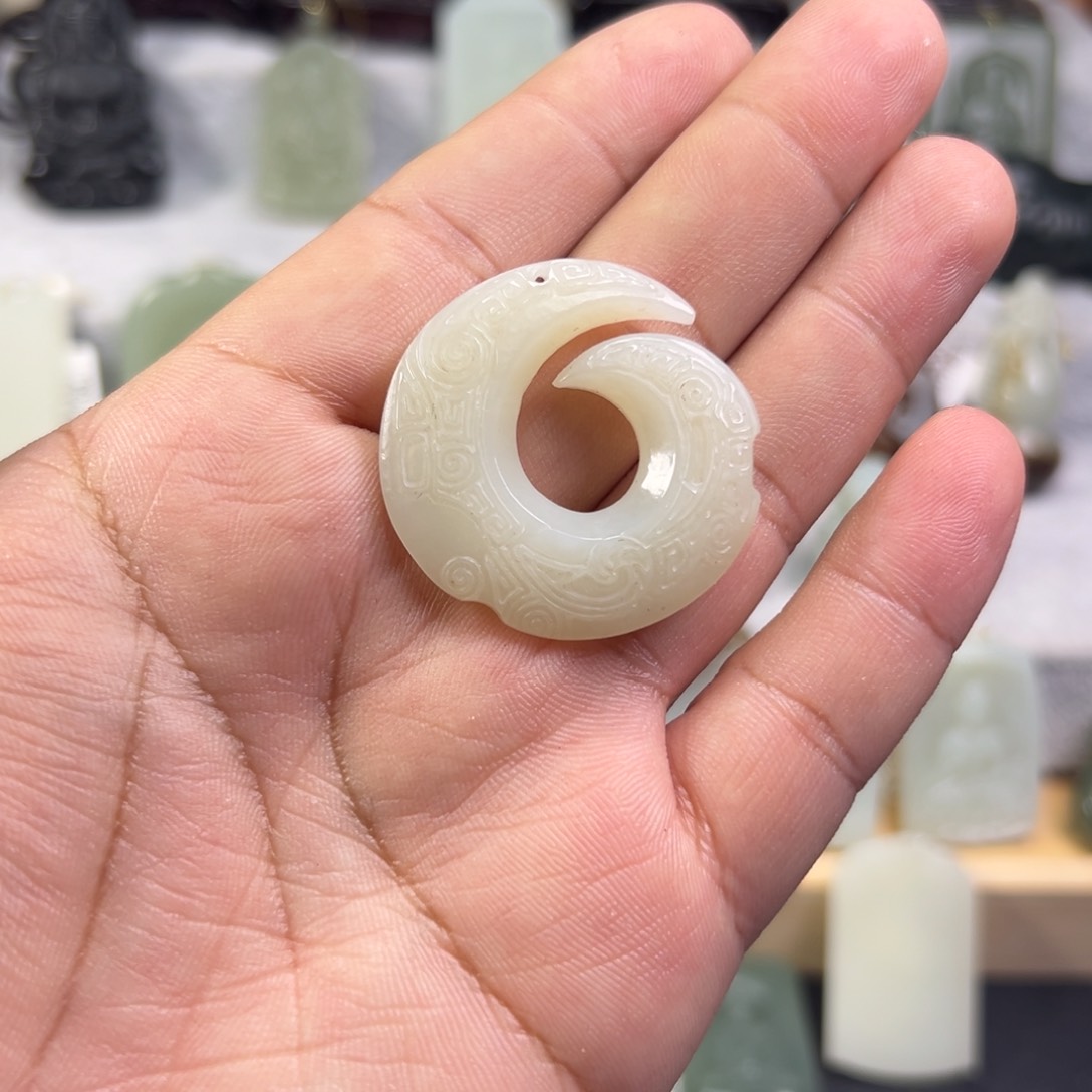 和田玉颈饰未镶嵌