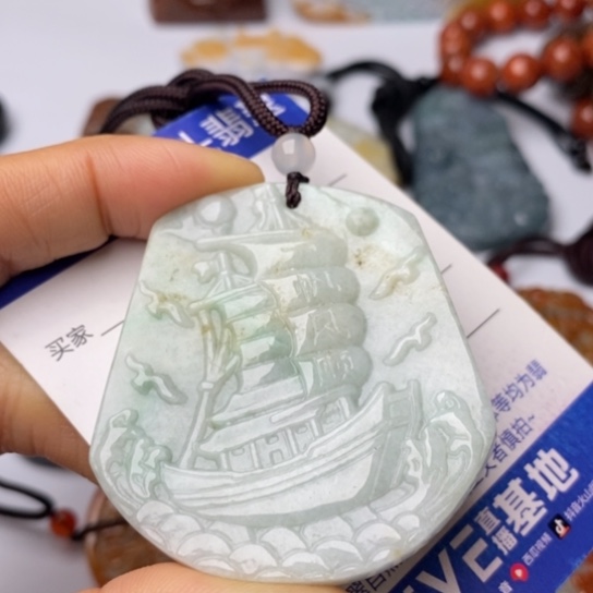 翡翠颈饰未镶嵌翡翠