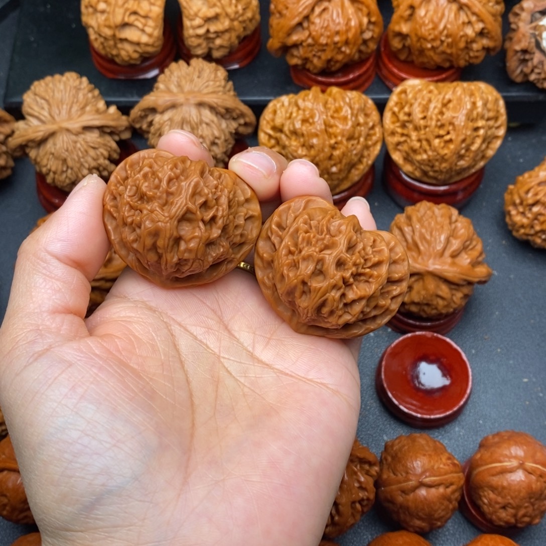 刘***某文玩核桃把件宫灯