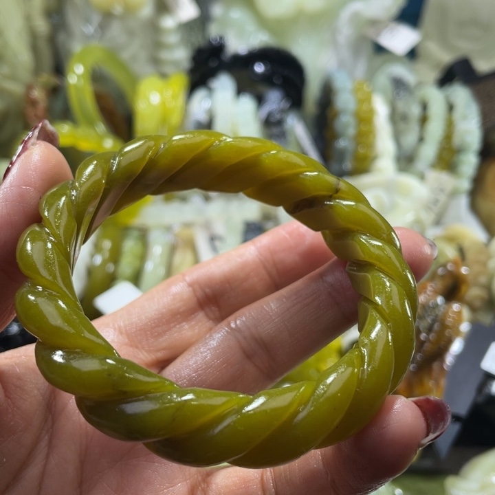 岫玉未镶嵌手镯手镯