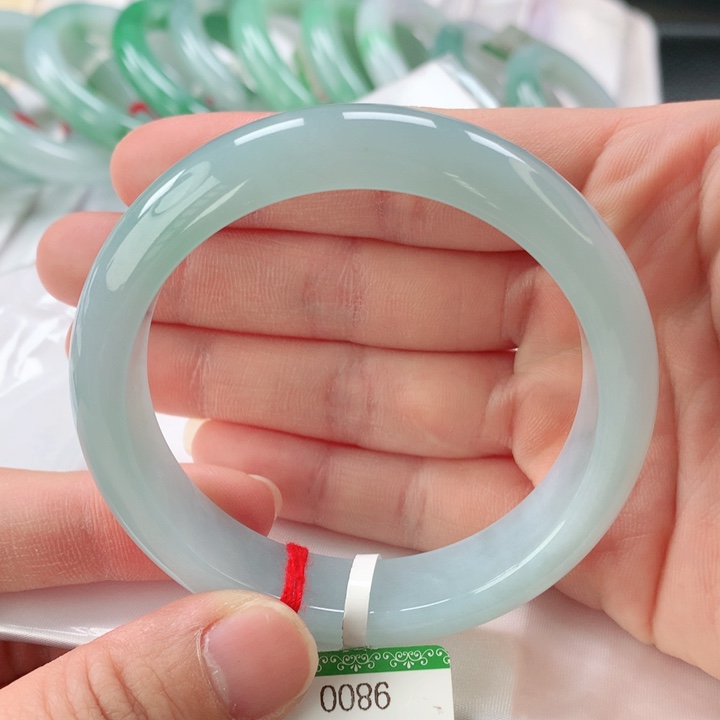 翡翠手镯未镶嵌缅甸A货翡翠手镯