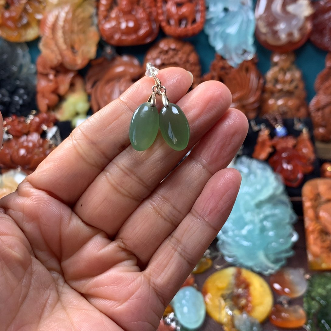 蛇纹石玉耳坠未镶嵌