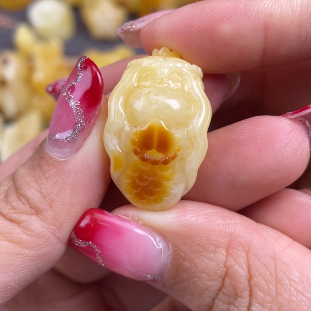琥珀裸石未镶嵌蜜蜡