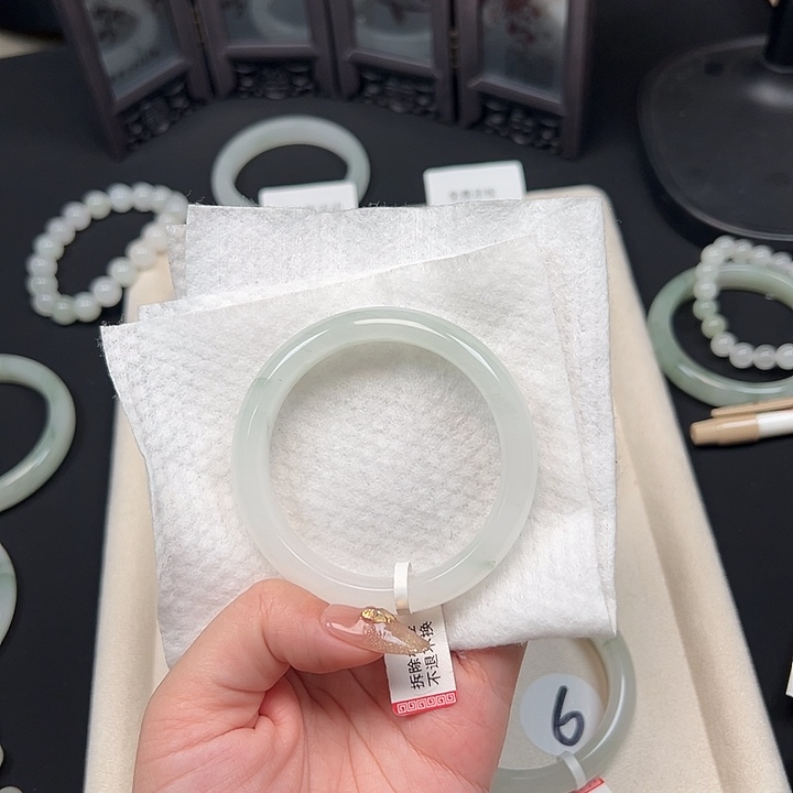 石英质玉手镯未镶嵌32