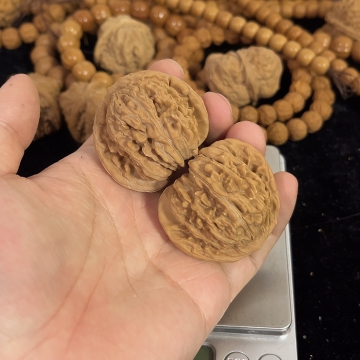 把件文玩核桃44左右微微瑕四座楼，编号0004