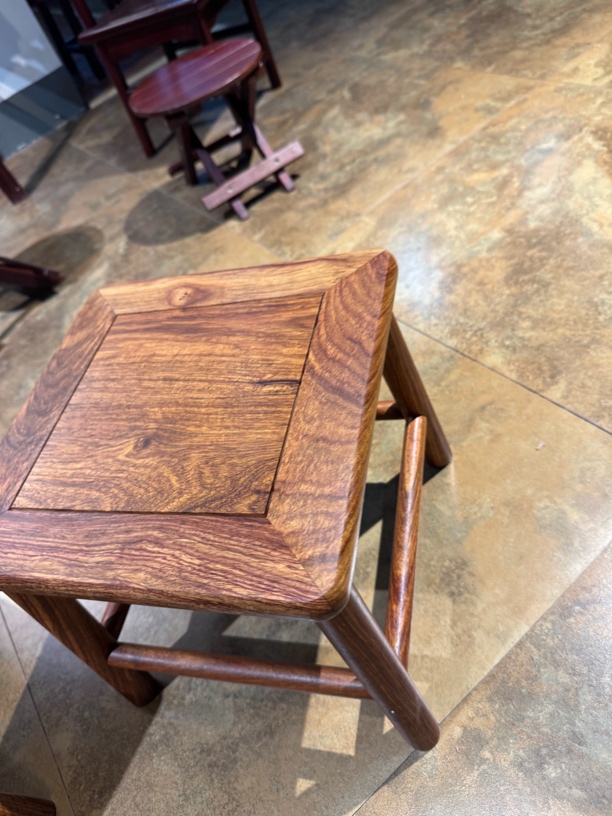 华潇红木-刺猬紫檀小方凳