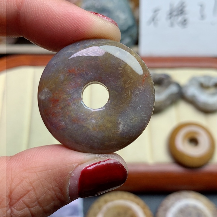 硅化珊瑚（珊瑚玉）颈饰未镶嵌