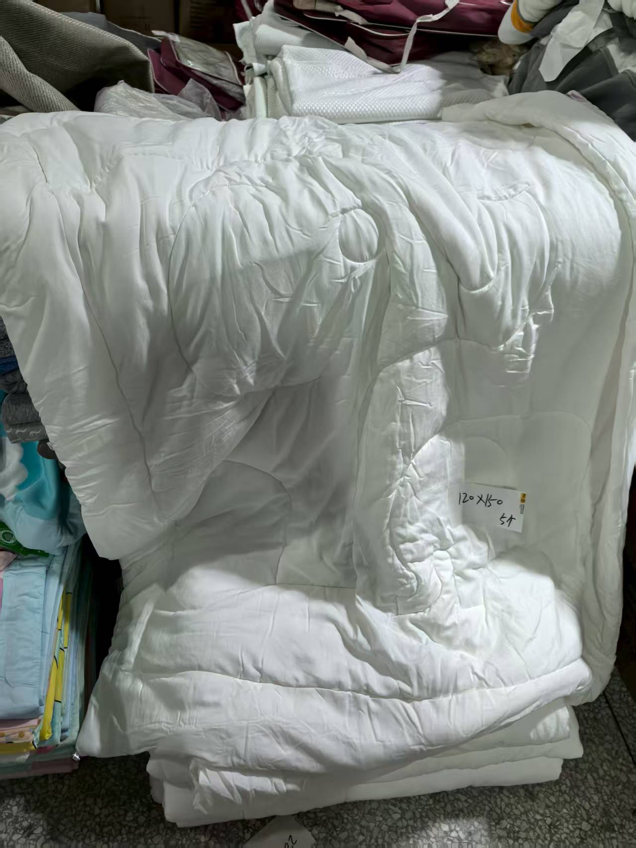 《厚广家》3楼120×150白色表面水洗棉内里棉花夏被 发1张
