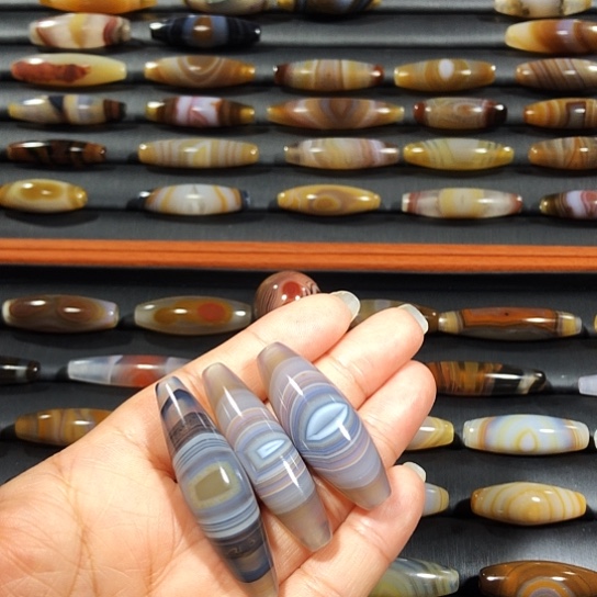 龍***馆玛瑙/玉髓合金颈饰