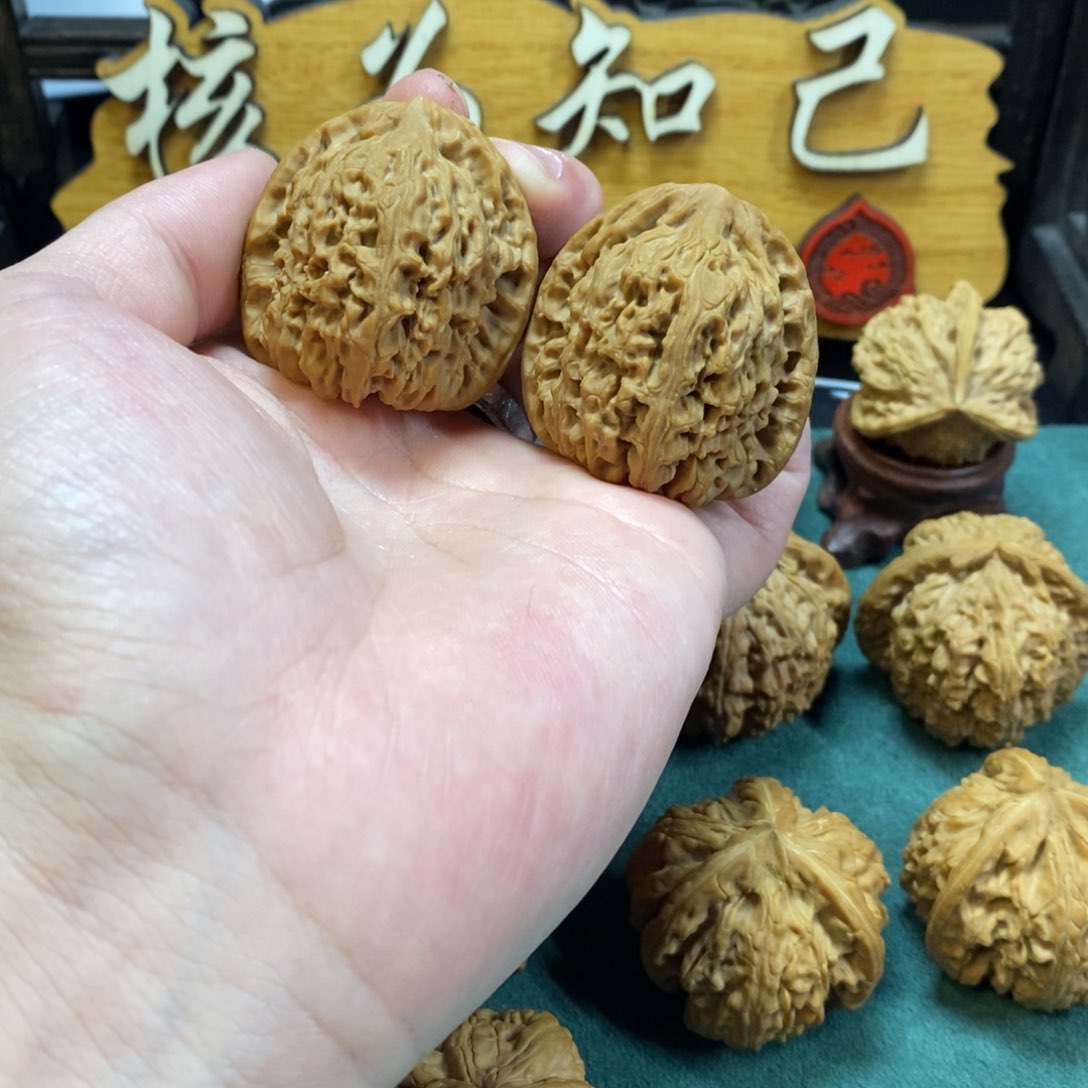 文玩核桃把件南将石38全家福全品
