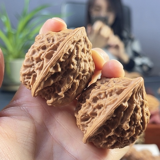 达***人核桃野生鸡心文玩核桃