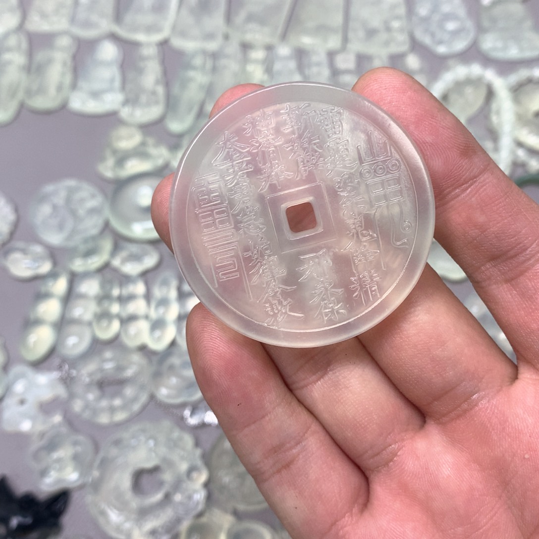 蛇纹石玉颈饰未镶嵌明**丈