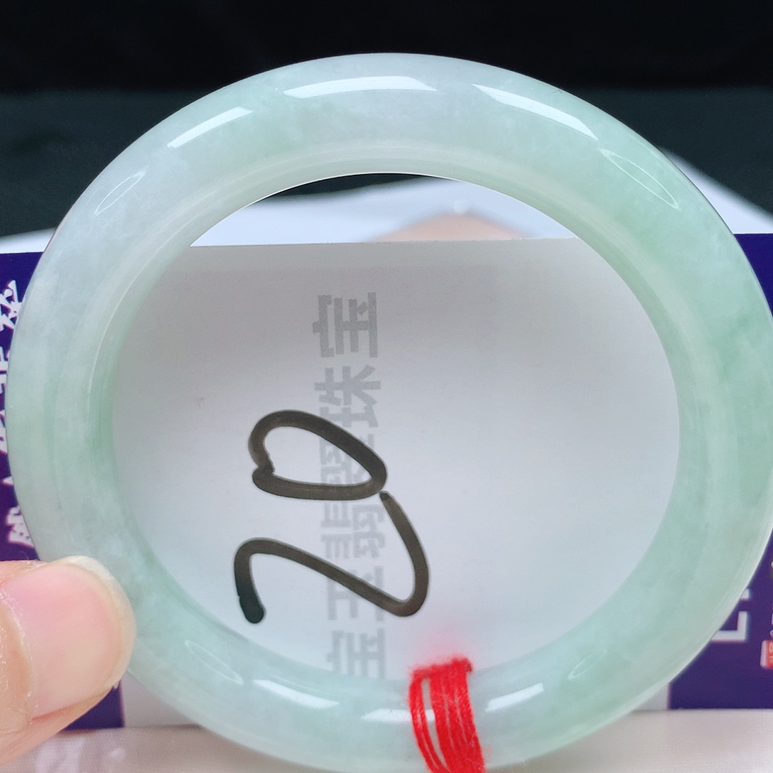 翡翠手镯未镶嵌55圈口