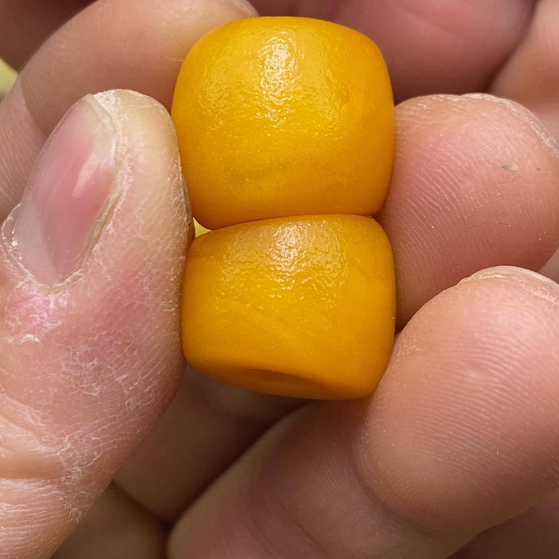 蜜蜡未镶嵌珠宝奇石