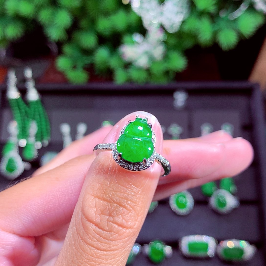 颈饰未镶嵌翡翠天然