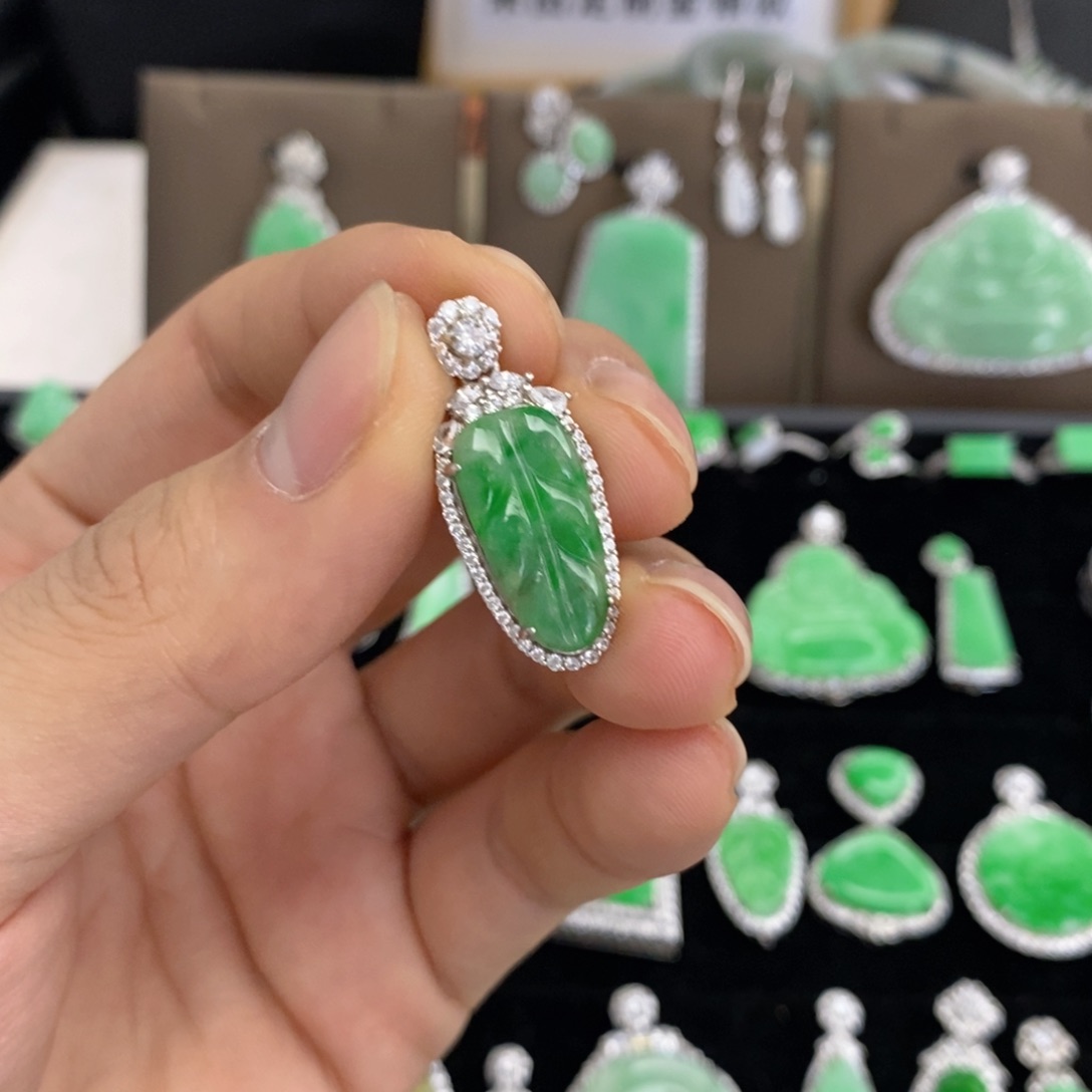 翡翠颈饰银S925镶嵌天然翡翠
