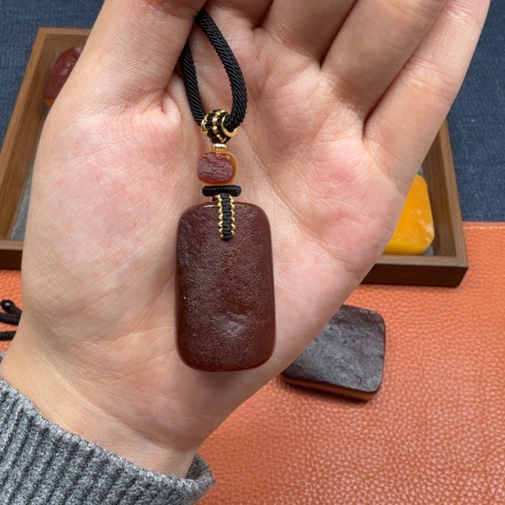 蜜蜡未镶嵌吊坠(赠链)