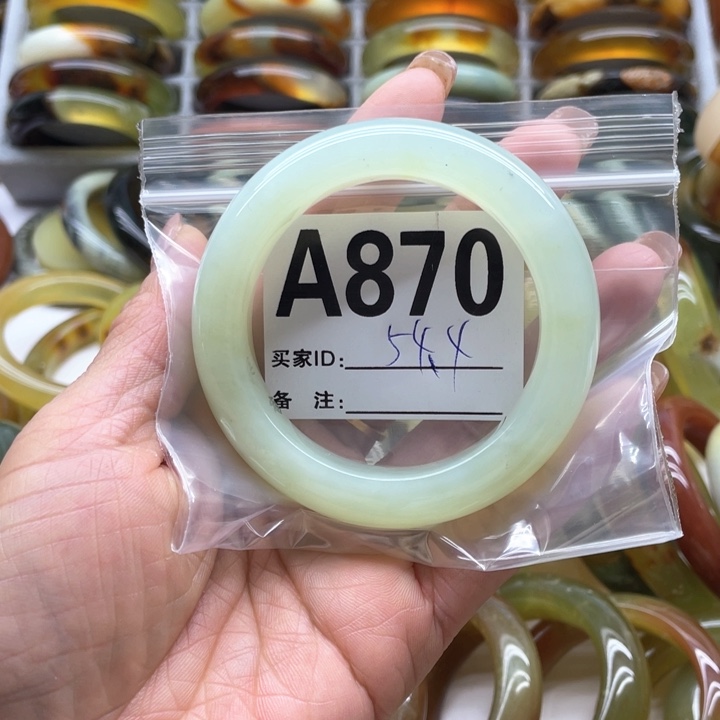 蛇纹石玉手镯未镶嵌