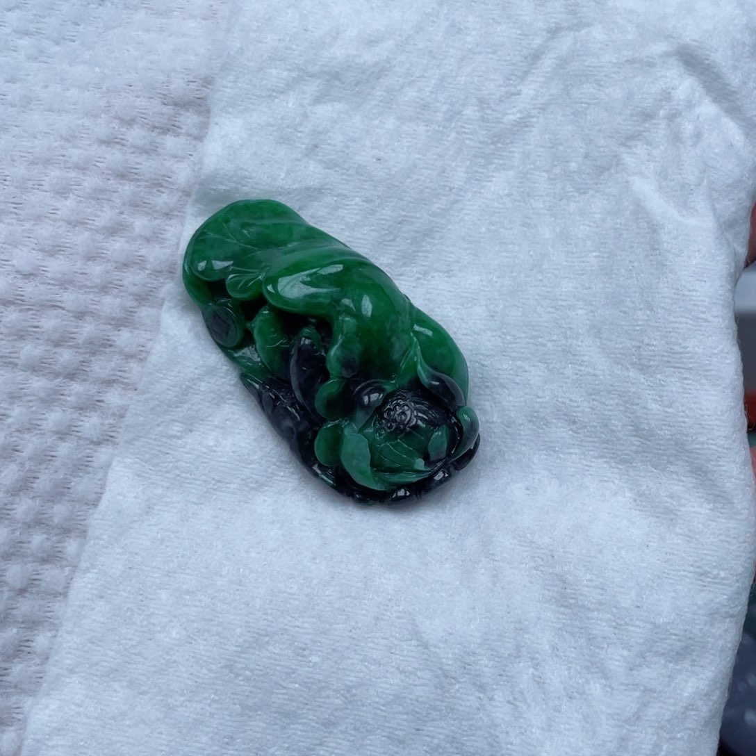 翡翠颈饰未镶嵌莲花荷叶鱼