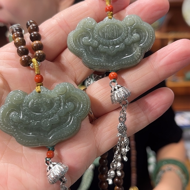 颈饰未镶嵌和田玉（糖玉）