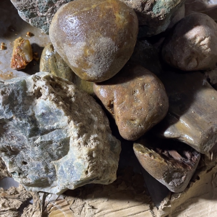 钱***锦石材奇石怪石摆件