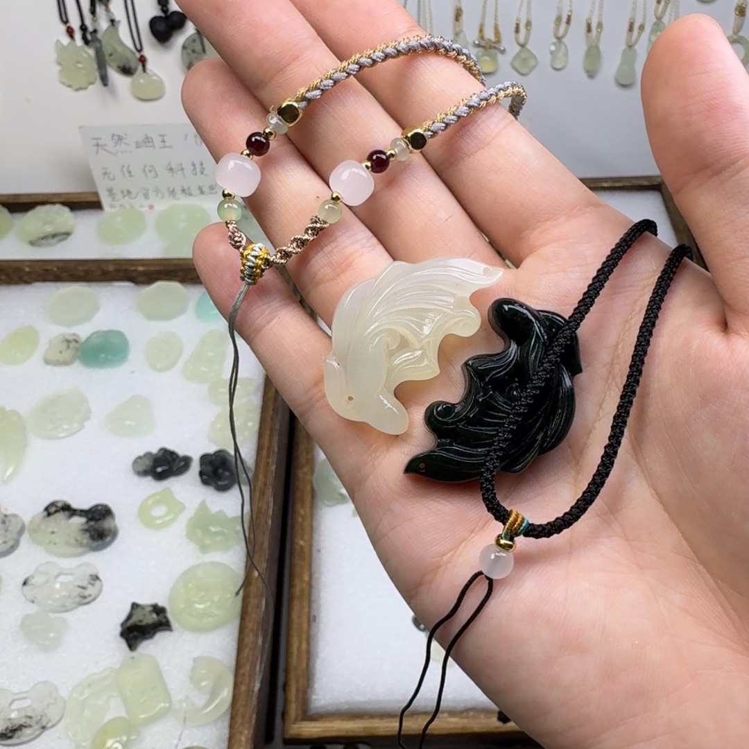 小***困蛇纹石玉未镶嵌项链