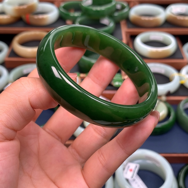 和田玉（碧玉）手镯未镶嵌