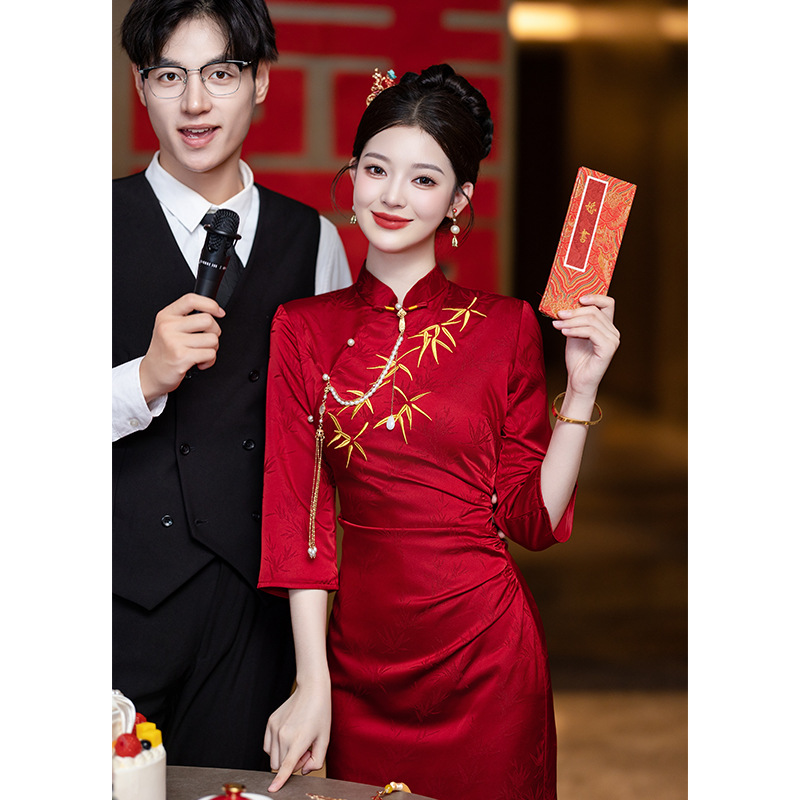 2024礼服裙新娘年轻款旗袍订婚新款新中式女红色晨袍敬酒服高级感