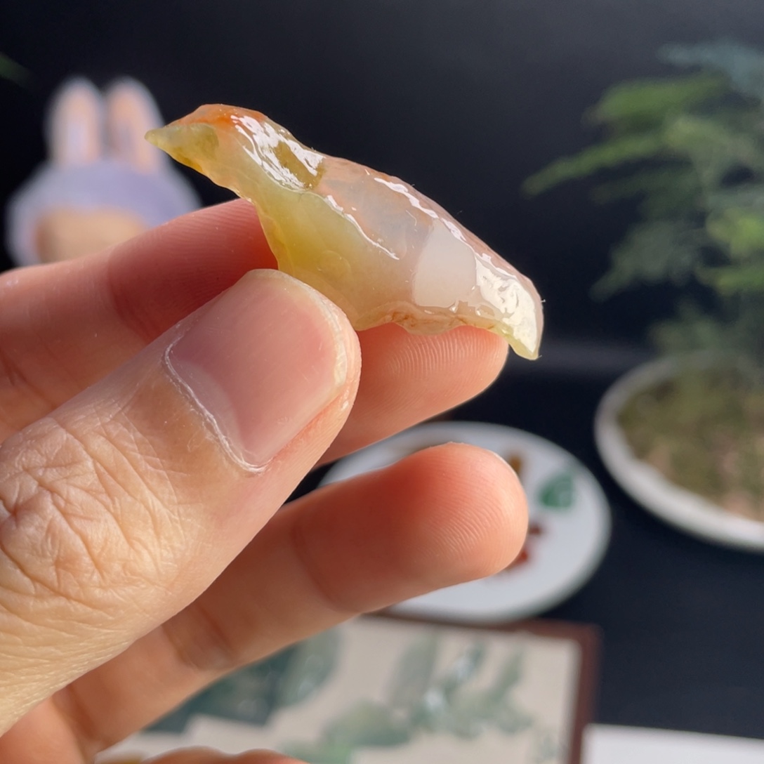 翡翠未镶嵌戒指特色小鸟