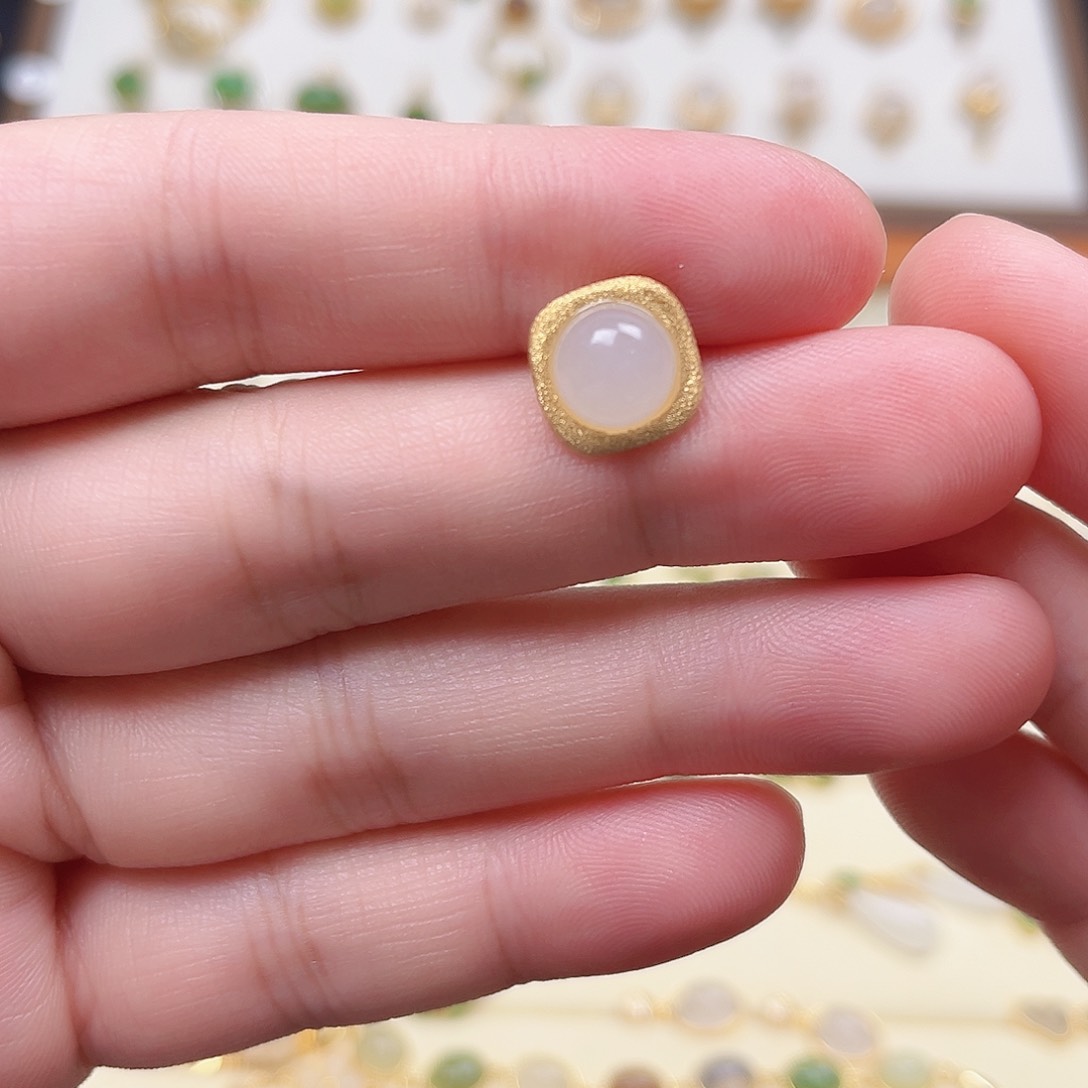 肤***士和田玉银S925镶嵌耳饰