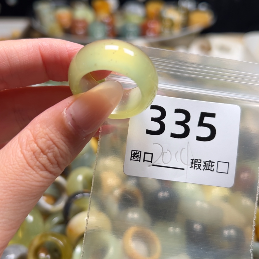 上****蛇纹石玉未镶嵌戒指