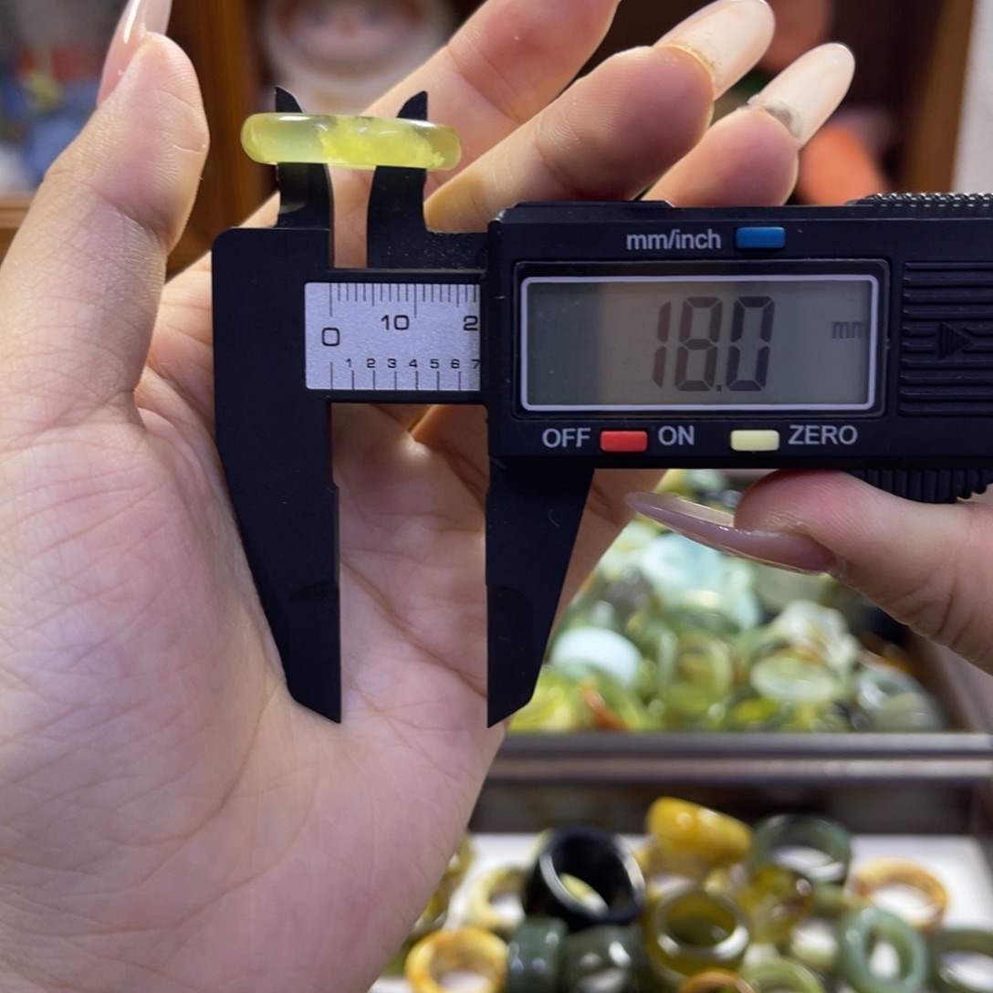 蛇纹石玉未镶嵌手镯3