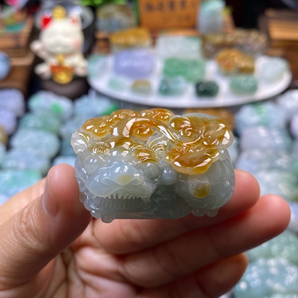 A货冰润黄翡霸王貔貅口含珠吊坠43.8*27.8*18.8