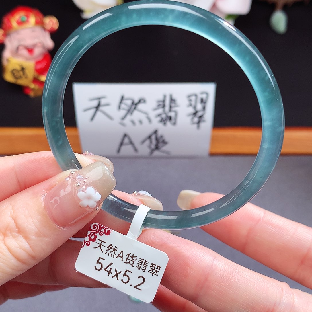 翡翠未镶嵌手镯（圆镯）