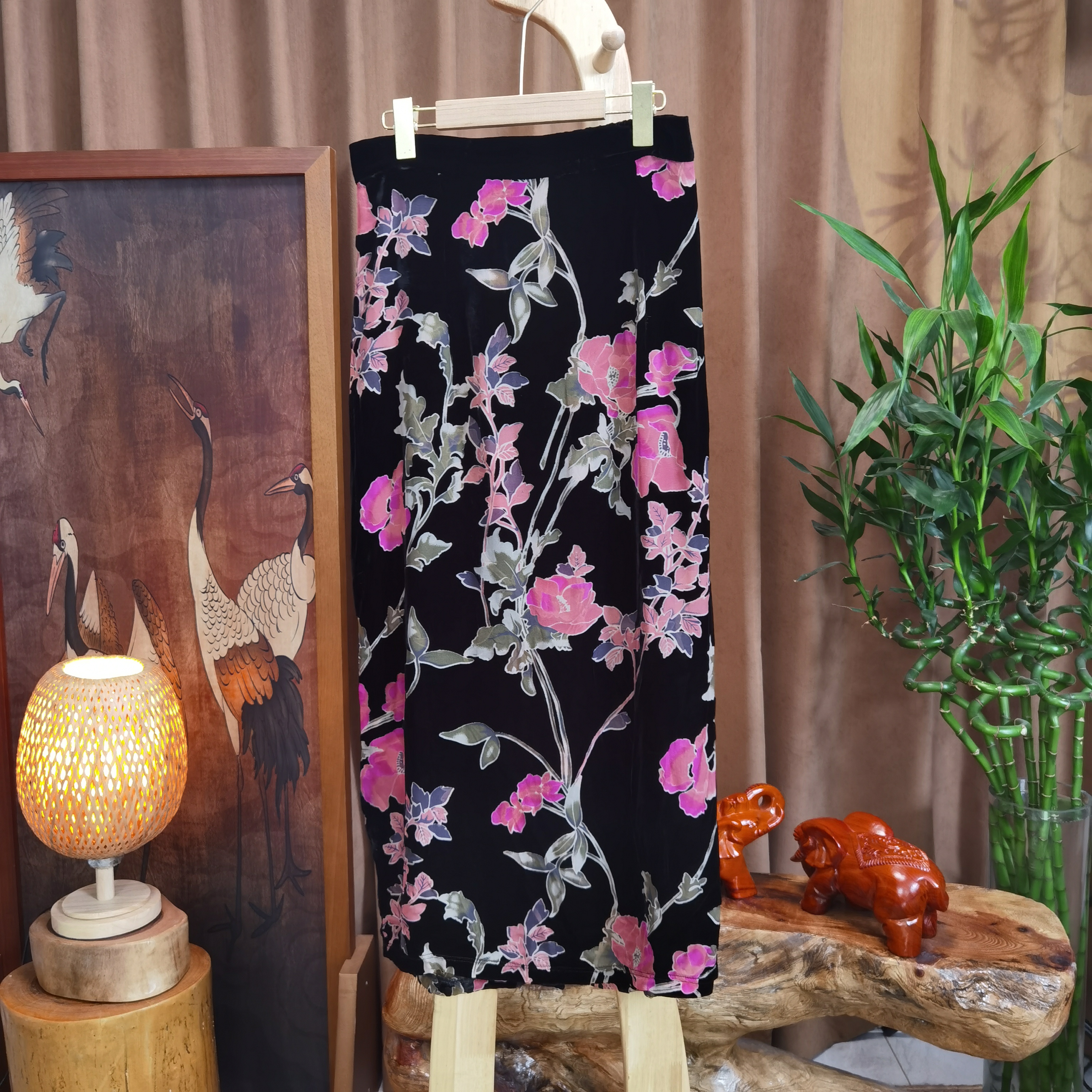 富美国风桑蚕丝半身裙F9905黑底粉牡丹