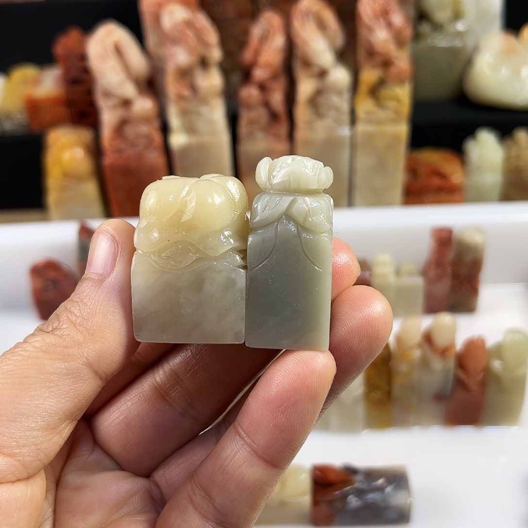 寿山石印石小*六老挝石花钮2个