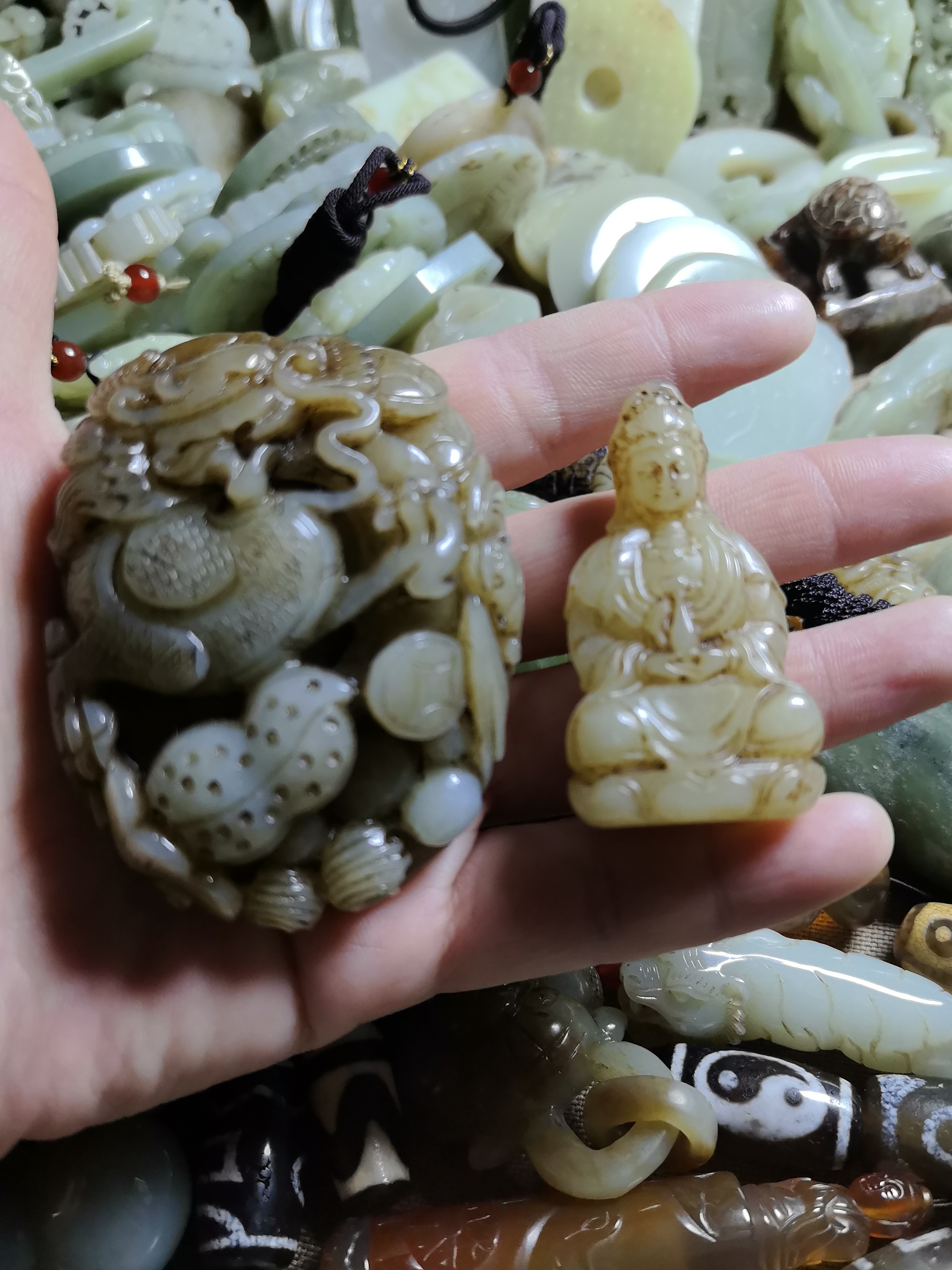 和田玉材质的观音