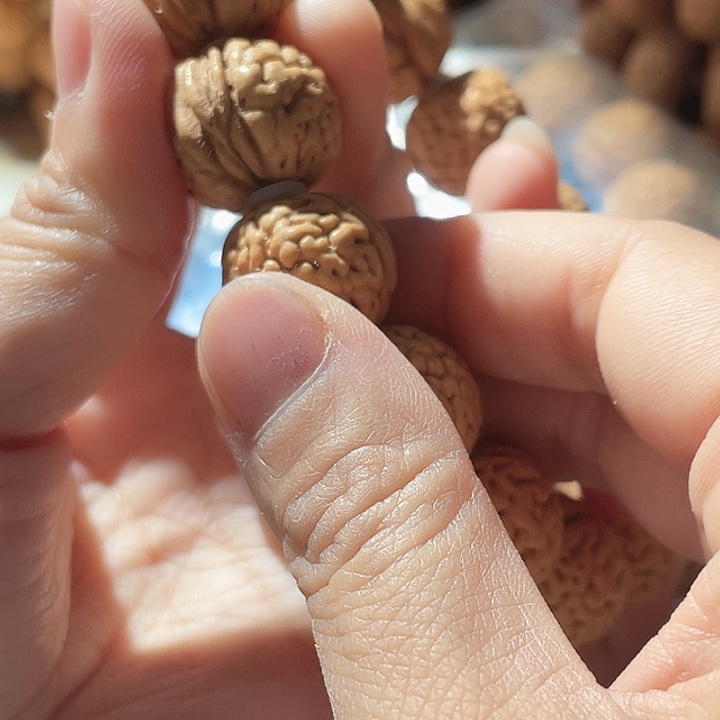 N***狼吊坠桃核桃核手串绣球38