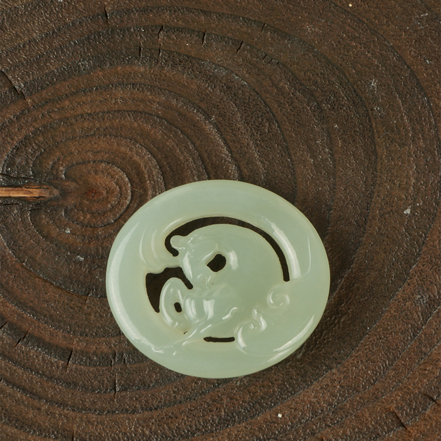 PJY-RYRS-063-和田玉-新疆且末青白玉一马当先-经典百搭-33*7mm