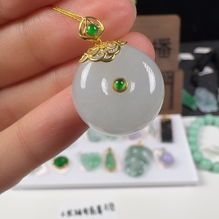 翡翠18K金镶嵌颈饰