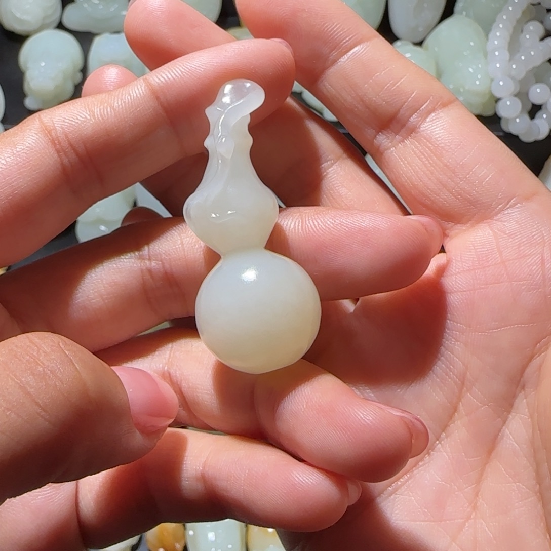 旺***旺和田玉未镶嵌颈饰