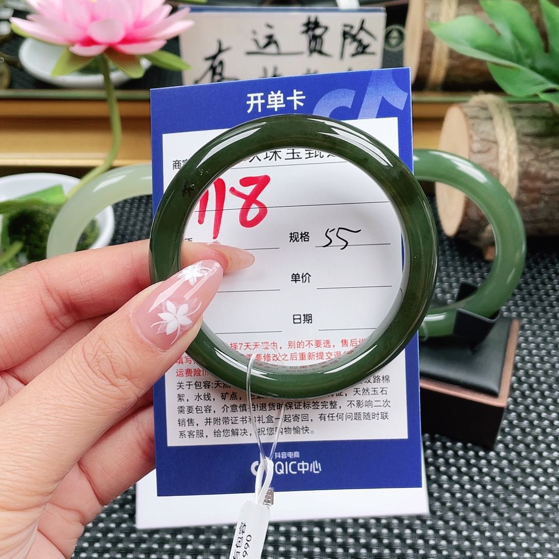 和田玉未镶嵌手镯