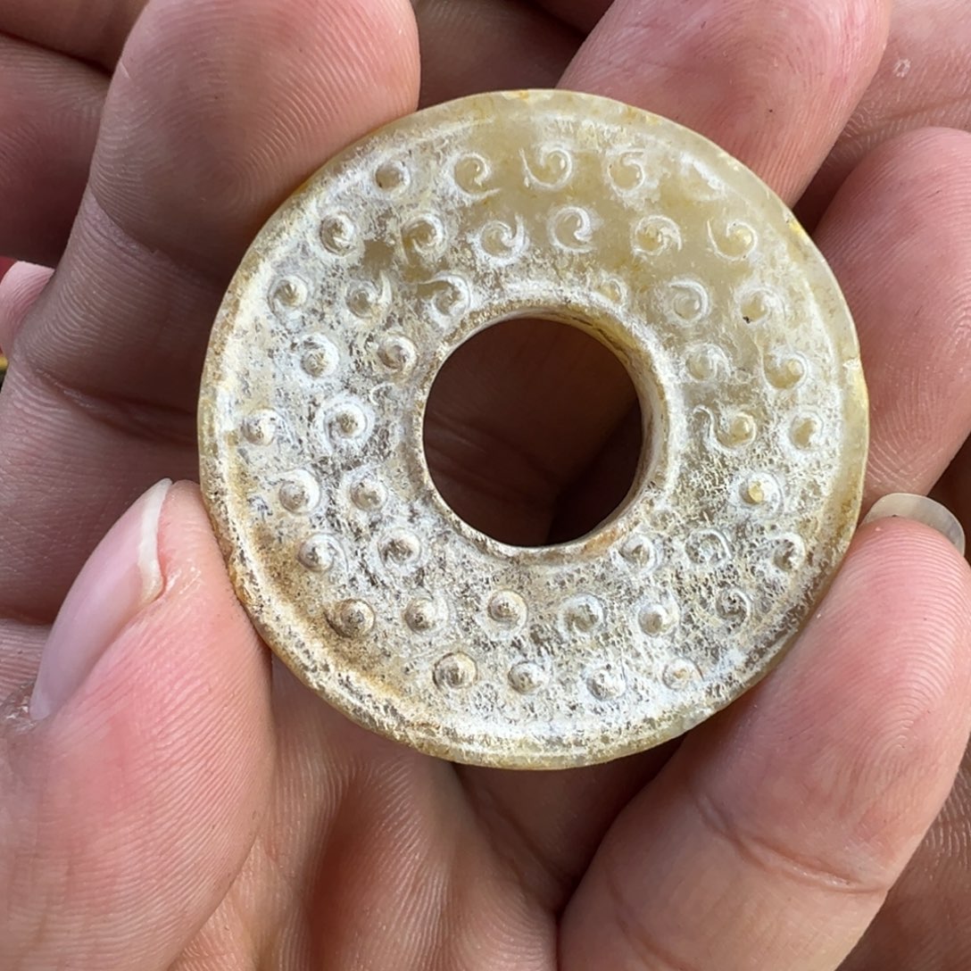 用***子和田玉未镶嵌颈饰