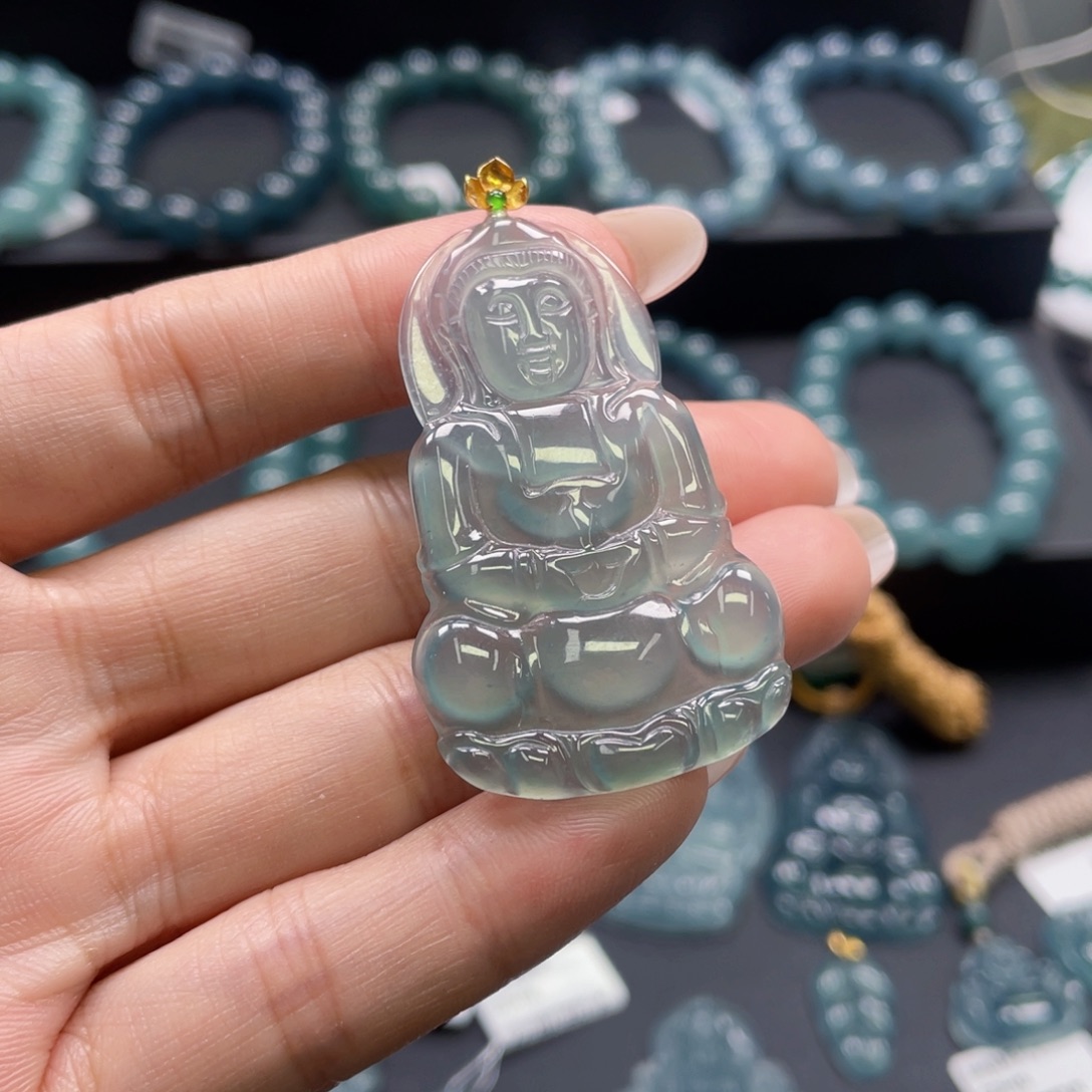 翡翠18K金镶嵌颈饰观音