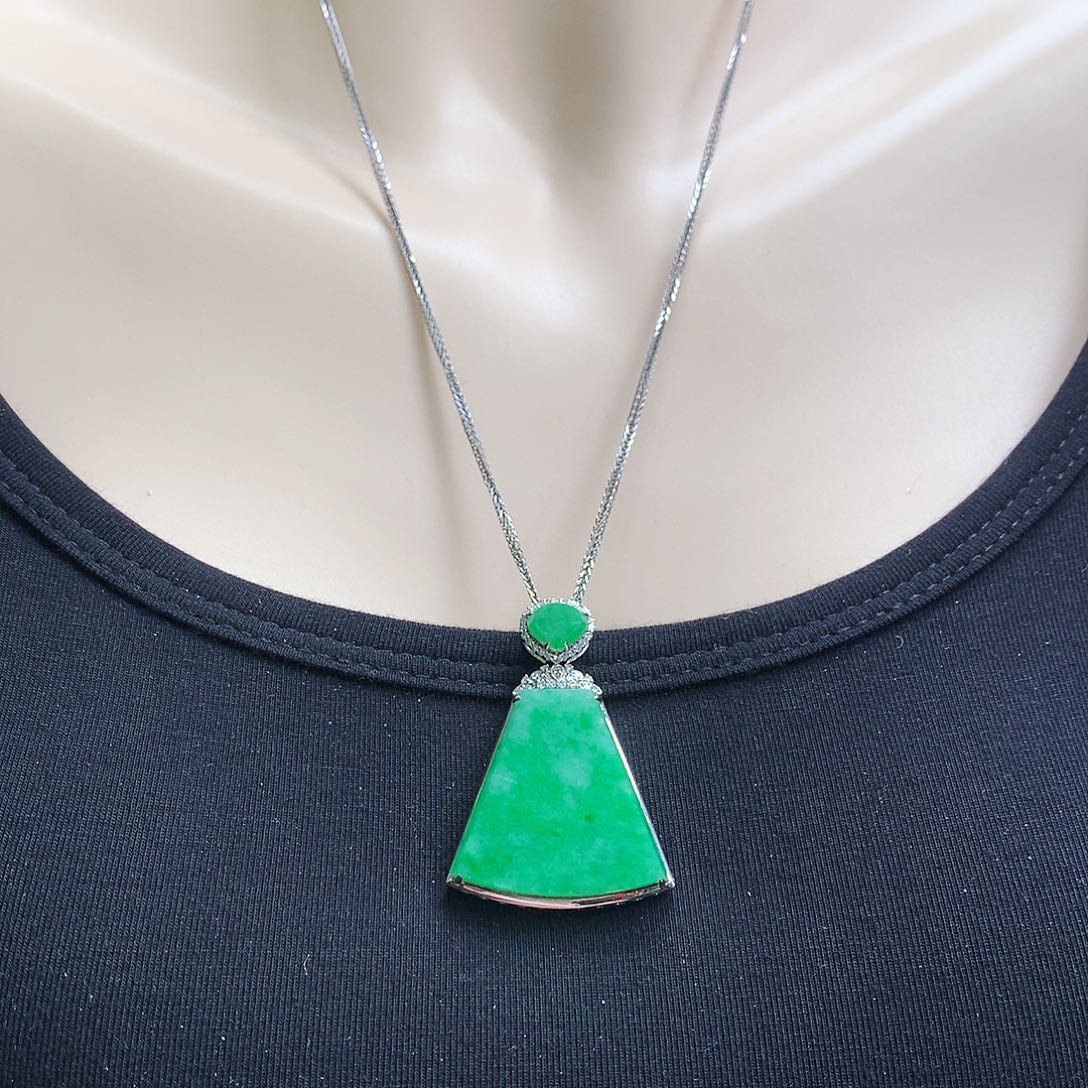 翡翠颈饰18K金镶嵌无事牌