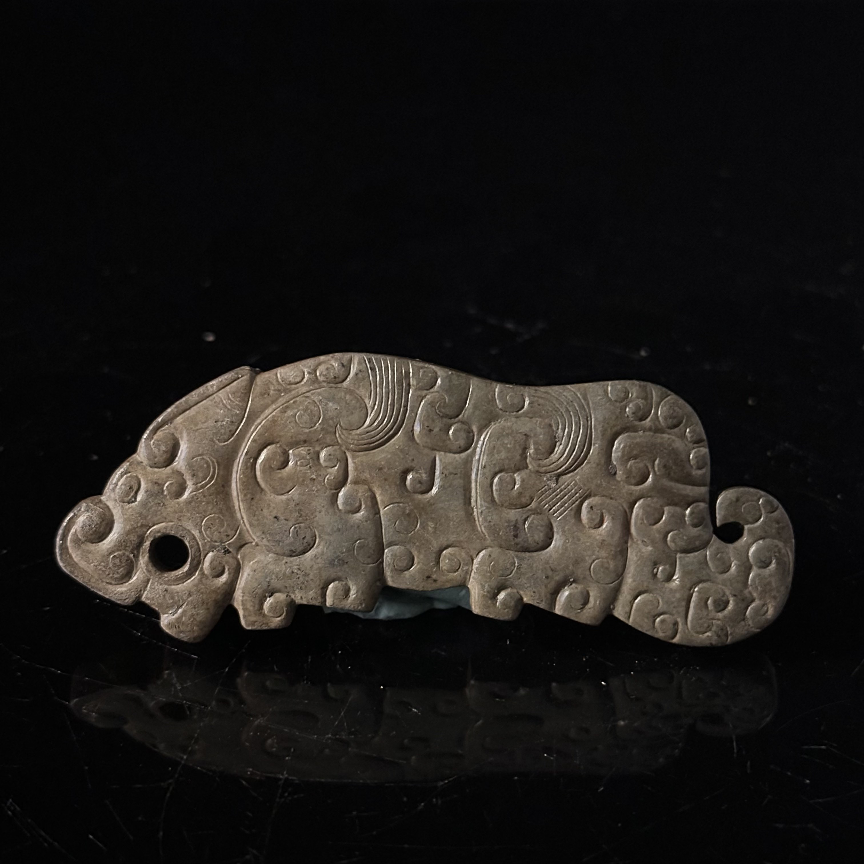 明代和田玉玉虎花件